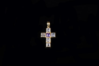 18K YELLOW GOLD CROSS PENDANT