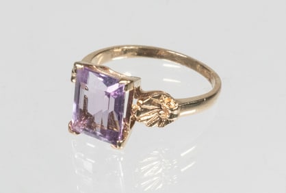 14K YELLOW GOLD AND AMETHYST LADY'S RING