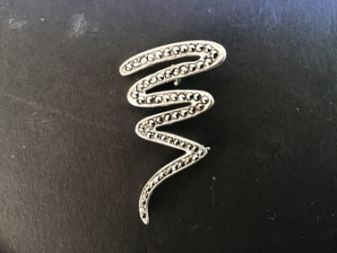 VINTAGE MARCASITE AND STERLING SILVER BROOCH