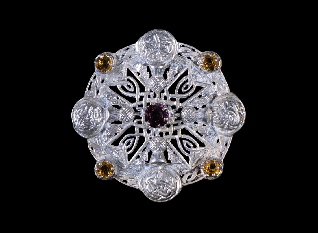SCOTTISH STERLING SILVER BROOCH (1 of 2)