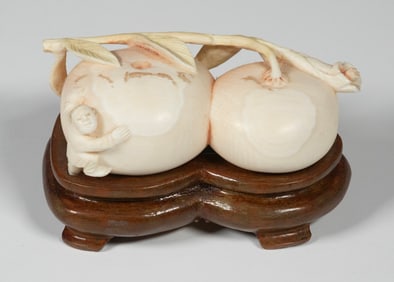JAPANESE IVORY NETSUKE