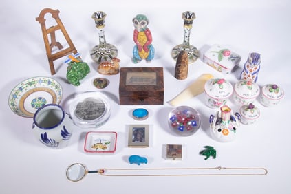 TRAY LOT OF SMALL DECORATIVE ITEMS FROM BROOKE ASTOR'S DESKTOP