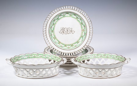 (8 PCS) ENGLISH CREAMWARE PLATES & CHESTNUT BASKETS