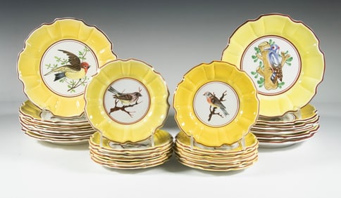 (24) ITALIAN PORCELAIN BIRD PLATES IN MAJOLICA STYLE, MID-20TH CENTURY