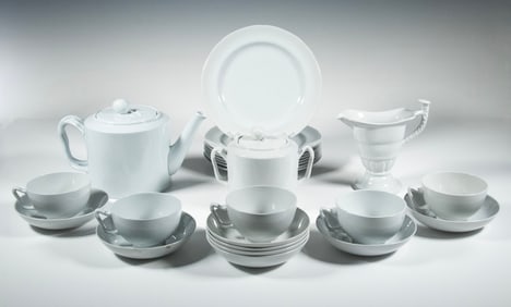 (24) COPELAND SPODE “NEW STONE” WHITE GLAZED TEA AND DINNER SERVICE, ENGLAND