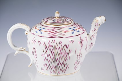 18TH C. NYMPHENBURG PORCELAIN TEAPOT