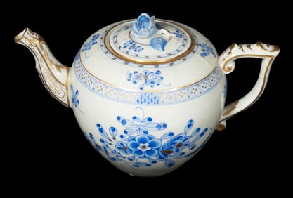 HEREND PORCELAIN TEAPOT