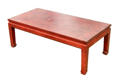 CHINESE LOW TABLE IN OXBLOOD LACQUER WITH GOLD DECOR
