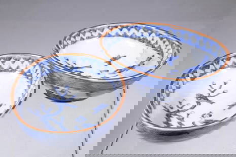 PR CHINESE BLUE & WHITE OVAL BOWLS WITH GUANGXU MARK: Pair of Late Qing Porcelain Bowls, each with interior and exterior decoration of birds, set on a tall foot decorated with Chinese character calligraphy, underglaze blue painted four-character Guangxu