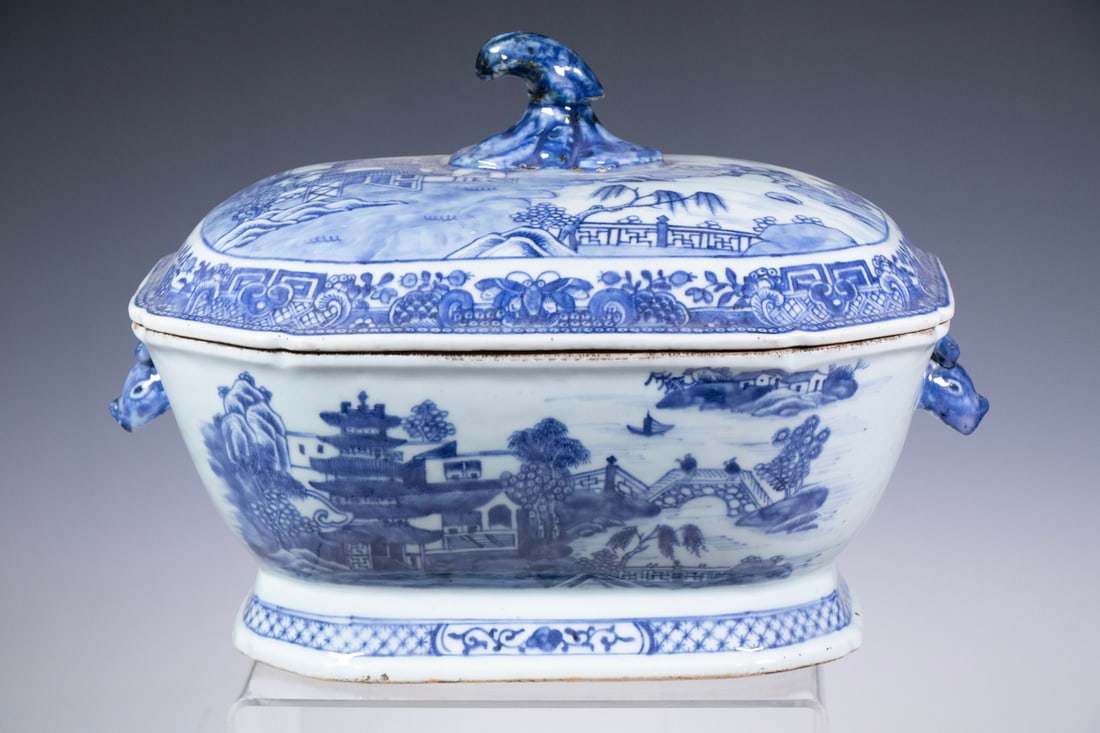 CHINESE BLUE & WHITE CANTON TUREEN (1 of 2)