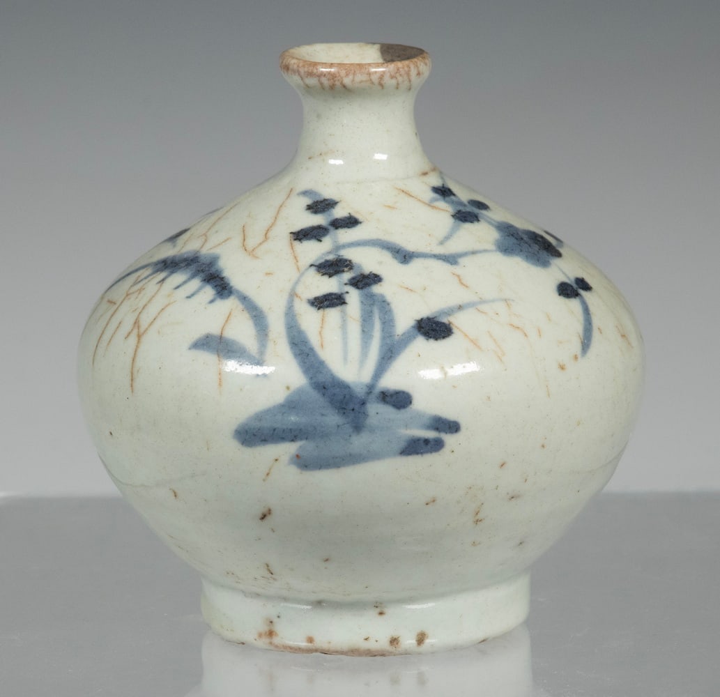 KOREAN PORCELAIN OIL BOTTLE (1 of 4)