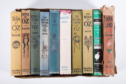 (8) ORIGINAL WIZARD OF OZ BOOKS PLUS (2) OTHERS