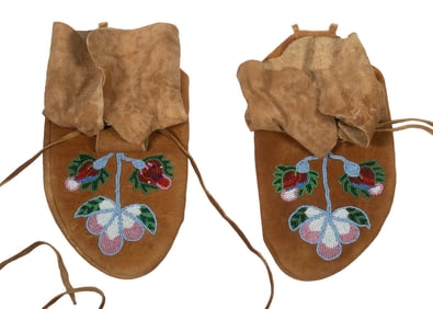 PAIR OF NATIVE AMERICAN BEADED MOCCASINS