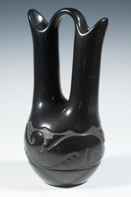 MARY SINGER (NM, 1936-) BLACKWARE POTTERY VASE
