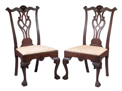 RARE PR CHIPPENDALE NEW YORK SIDE CHAIRS: Pair of 18th c. Walnut Chairs, each with carved shell and scrolled crest, pierced back splat, trapezoidal drop-in seat, shell carved apron, set on cabriole legs with shell carved knees and ball & claw