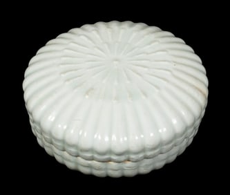 CHINESE CELADON GLAZE CHRYSANTHEMUM FORM BOX, SONG DYNASTY
