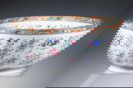 LARGE CHINESE EXPORT FAMILLE ROSE PORCELAIN BOWL