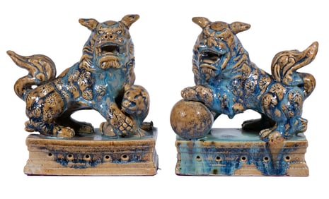 PR CHINESE POTTERY FOO DOGS