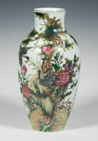 CHINESE FAMILLE ROSE PORCELAIN VASE WITH BIRDS AND FLOWERS, REPUBLIC PERIOD