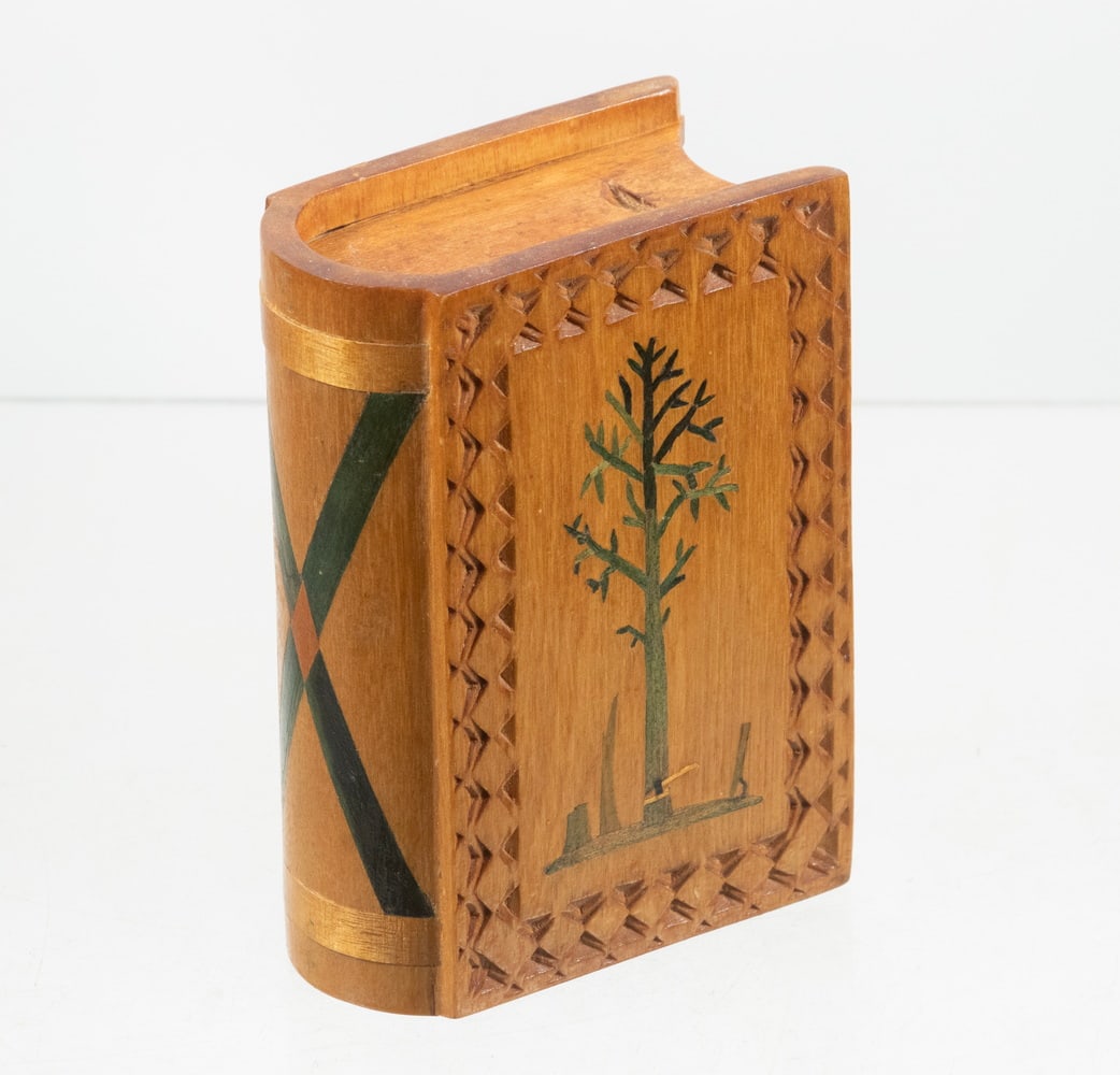 MAINE FOLK ART SPRUCE GUM BOOK BOX (1 of 2)