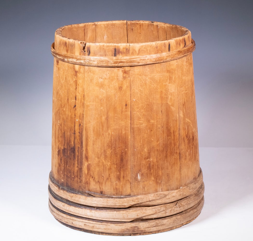 19TH CENTURY WOODEN STAVED BUCKET (1 of 1)
