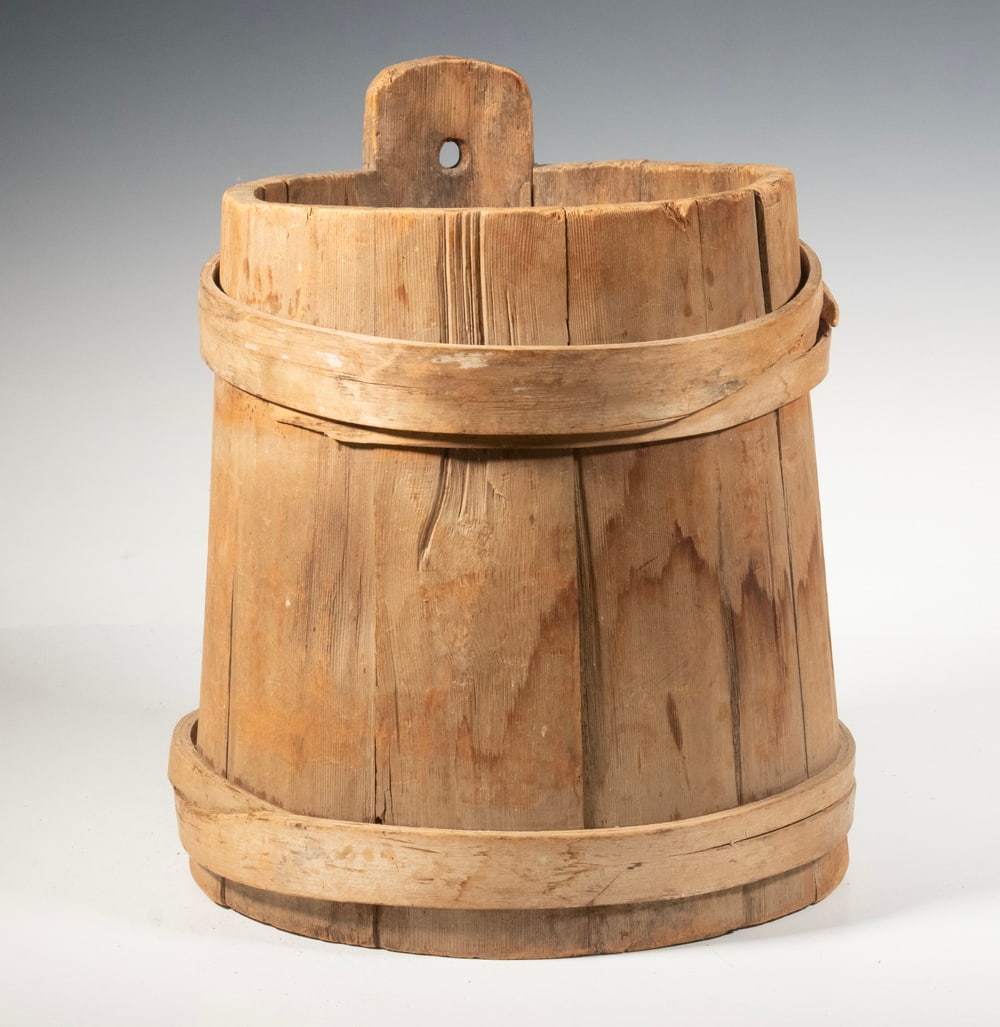 EARLY NEW ENGLAND PIGGIN SAP BUCKET (1 of 1)