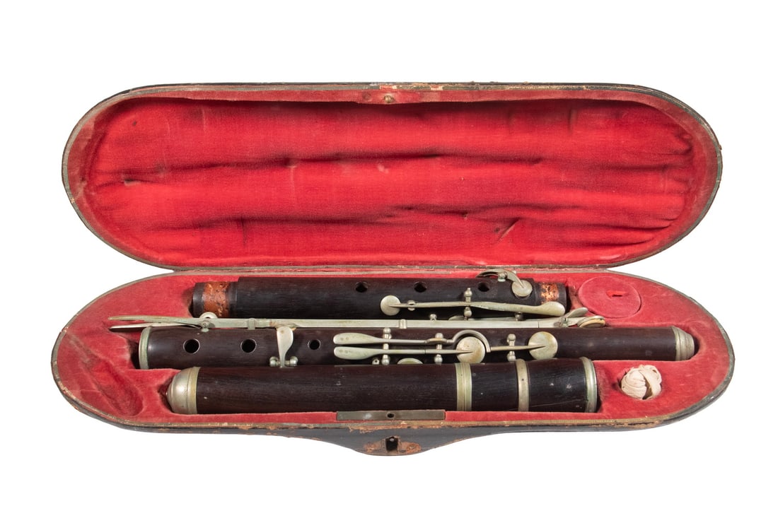 ANTIQUE GERMAN ROSEWOOD ALTO FLUTE, HANNOVER, 19TH CENTURY: A three–section alto flute crafted in rosewood with nickel–silver keys and fittings, housed in its original fitted red velvet–lined case. The instrument bears the impressed mark R