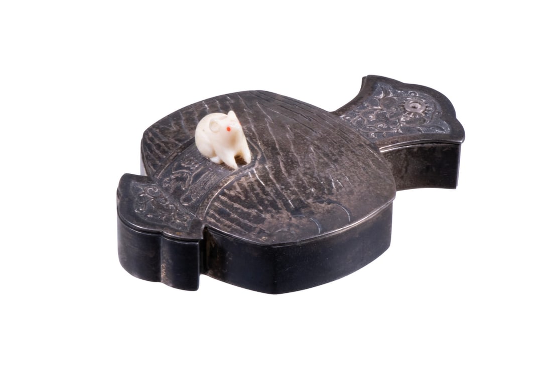 JAPANESE SILVER COMMEMORATIVE BOX WITH IVORY, SHOWA 14 (1939)