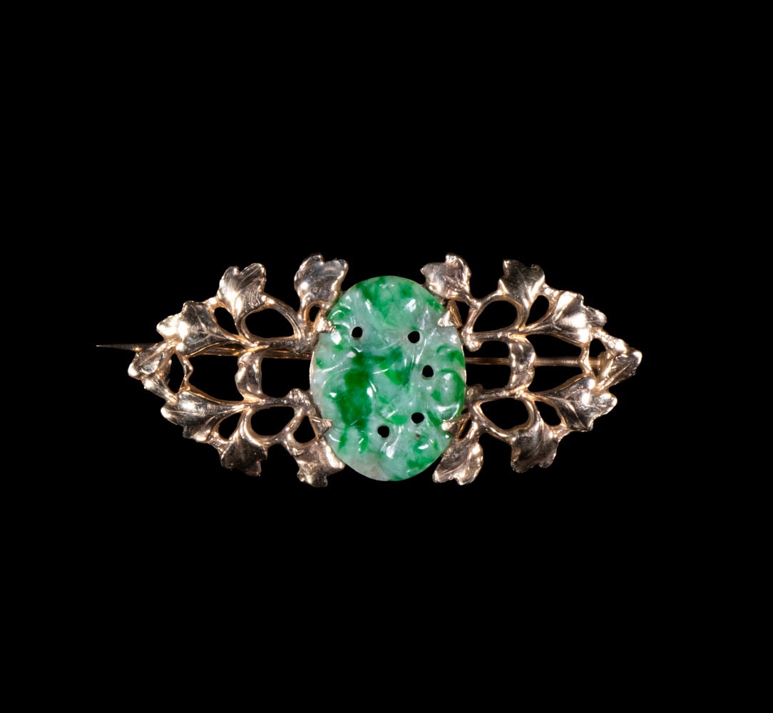 14K GOLD AND CARVED JADEITE BROOCH (1 of 2)