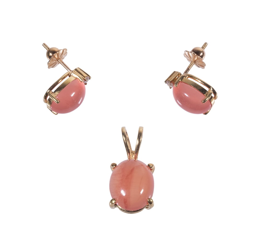 (3) 18K GOLD PEACH MOONSTONE PENDANT AND EARRING SET: A matching set comprising a pendant and a pair of stud earrings, each featuring an oval cabochon-cut peach moonstone of soft adularescence. The earrings accented with small round brilliant-cut diamond