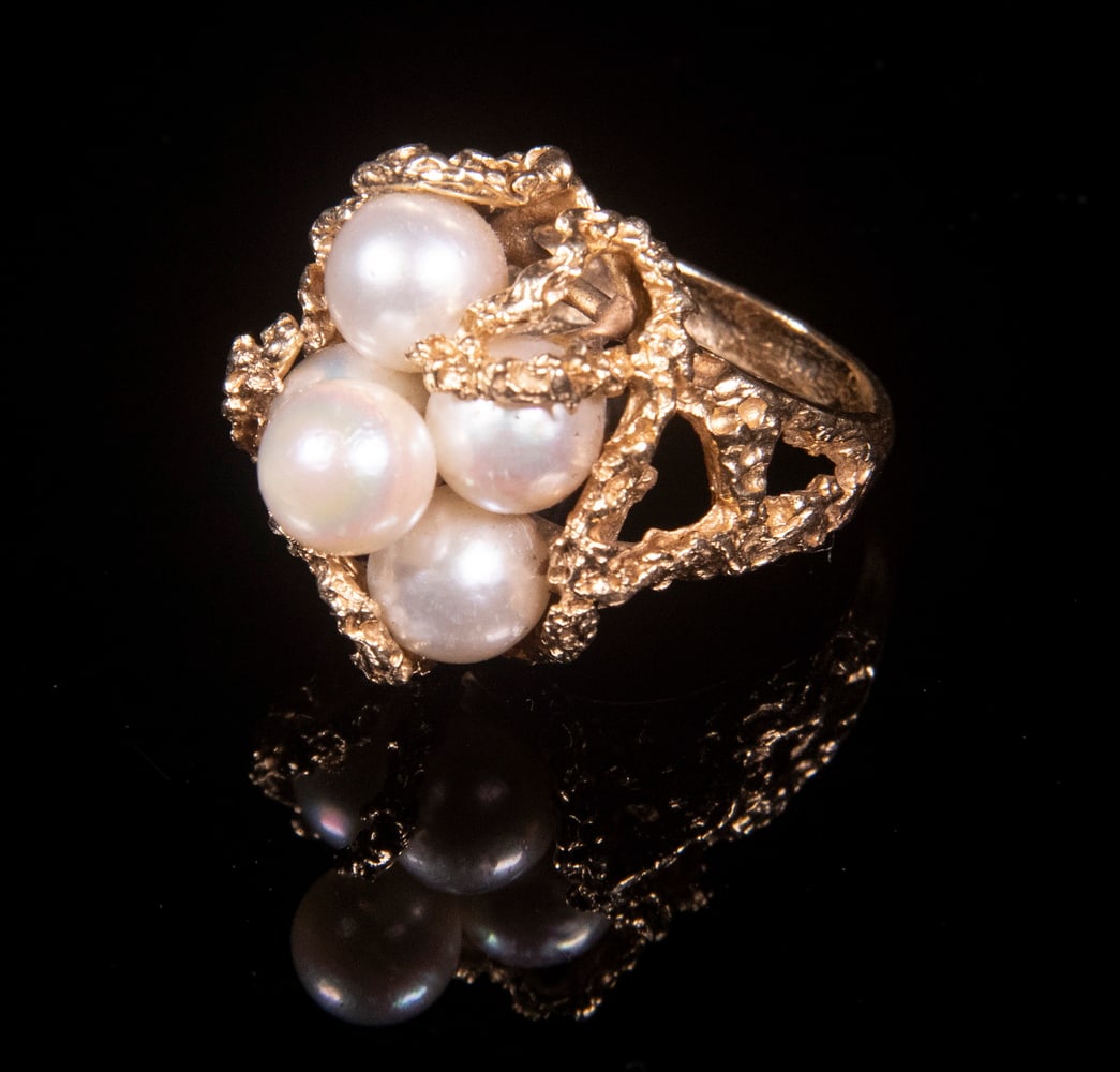 14K YELLOW GOLD AND PEARL LADY'S RING: 14K Yellow Gold and Pearl Cluster Ring, composed of five 7.5 to 8.0mm pearls in a caged textured mounting, size 7 3/4. Good condition.