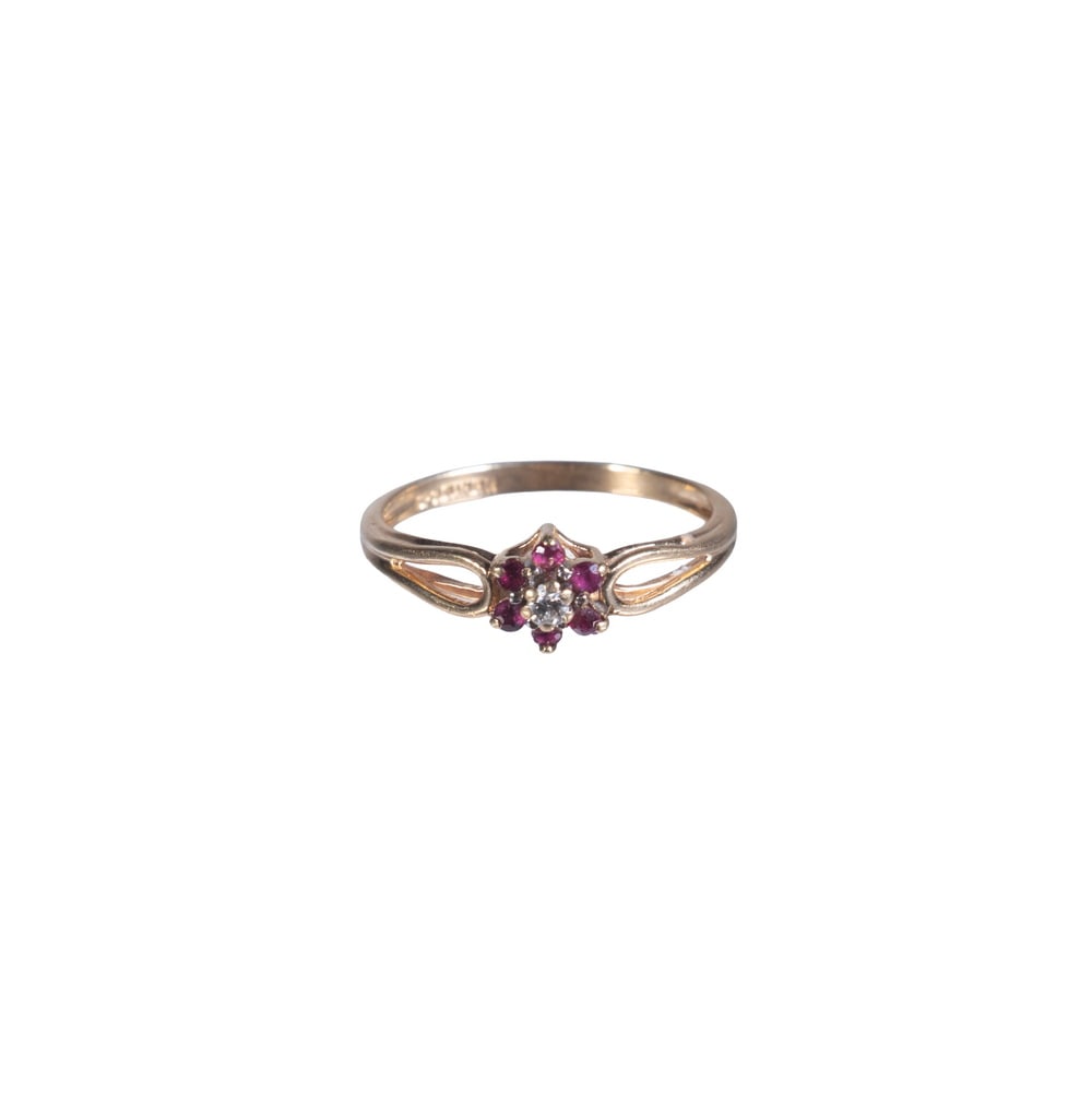 VINTAGE 14K GOLD RED SPINEL AND DIAMOND RING: A 14K yellow gold ring set with a round-cut red spinel flanked by small round diamonds in an openwork mount. 1.2 dwt. total weight. Ring size 6 1/4. Overall good condition.