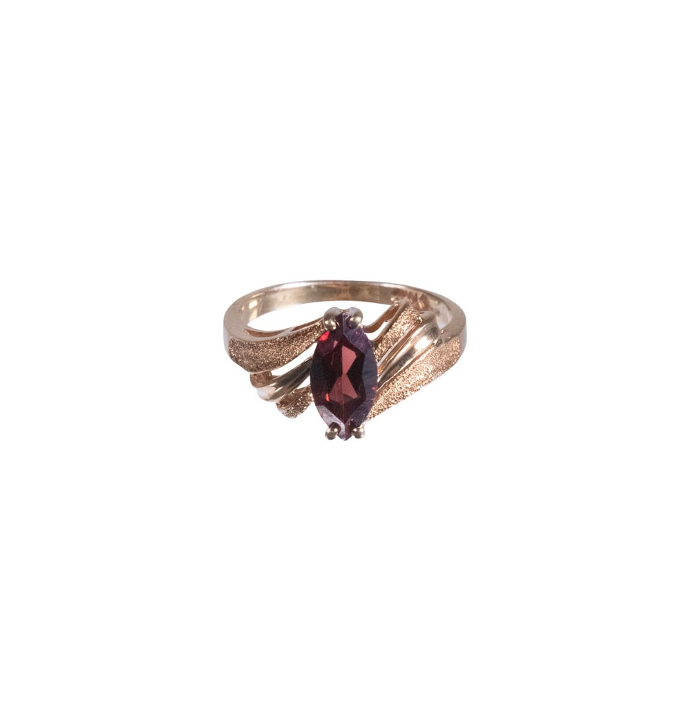 VINTAGE 10K GOLD AND GARNET RING (1 of 1)