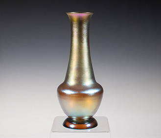 SIGNED NASH IRIDESCENT ART GLASS VASE (1 of 2)