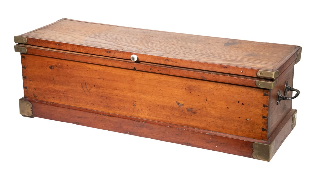 LATE 19TH C. PENNSYLVANIA CARPENTER'S TOOL BOX (1 of 3)