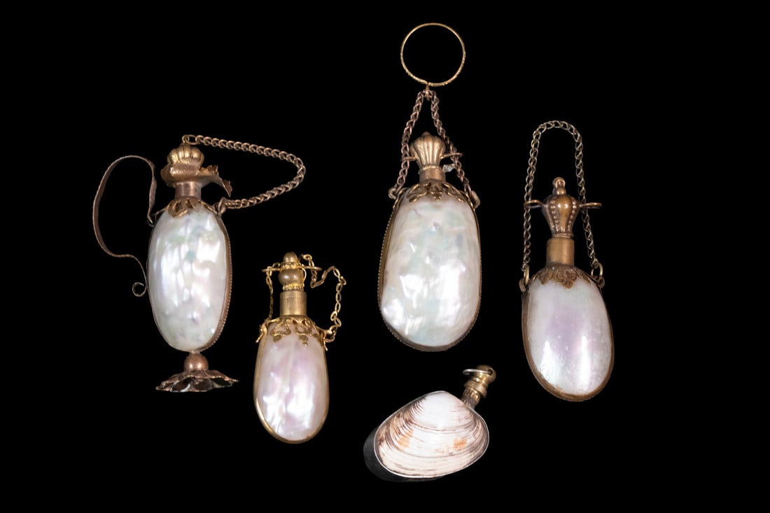 (5) MOTHER-OF-PEARL AND METAL SNUFF BOTTLES, 19TH CENTURY: A group of (5) snuff bottles constructed from natural mother-of-pearl shells mounted with gilt or white metal fittings. Each features a hinged or screw cap with suspension chains and decorative