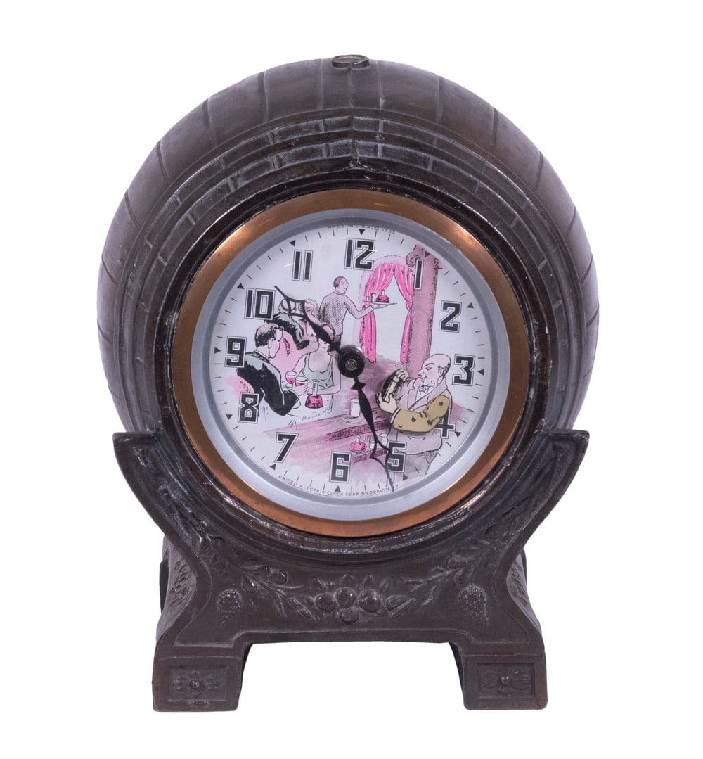 WHISKEY BARREL FORM NOVELTY BARTENDER CLOCK (1 of 4)