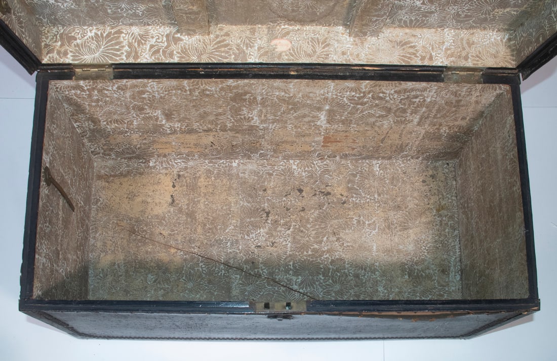 CHINESE EXPORT LEATHER CLAD CAMPHOR WOOD TRUNK - 3