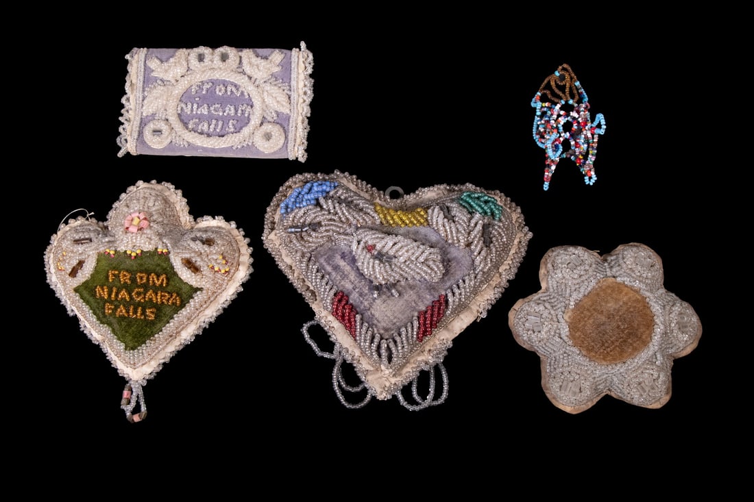 (5) IROQUOIS BEADED “FROM NIAGARA FALLS” SOUVENIRS, LATE 19TH–EARLY 20TH CENTURY (1 of 3)