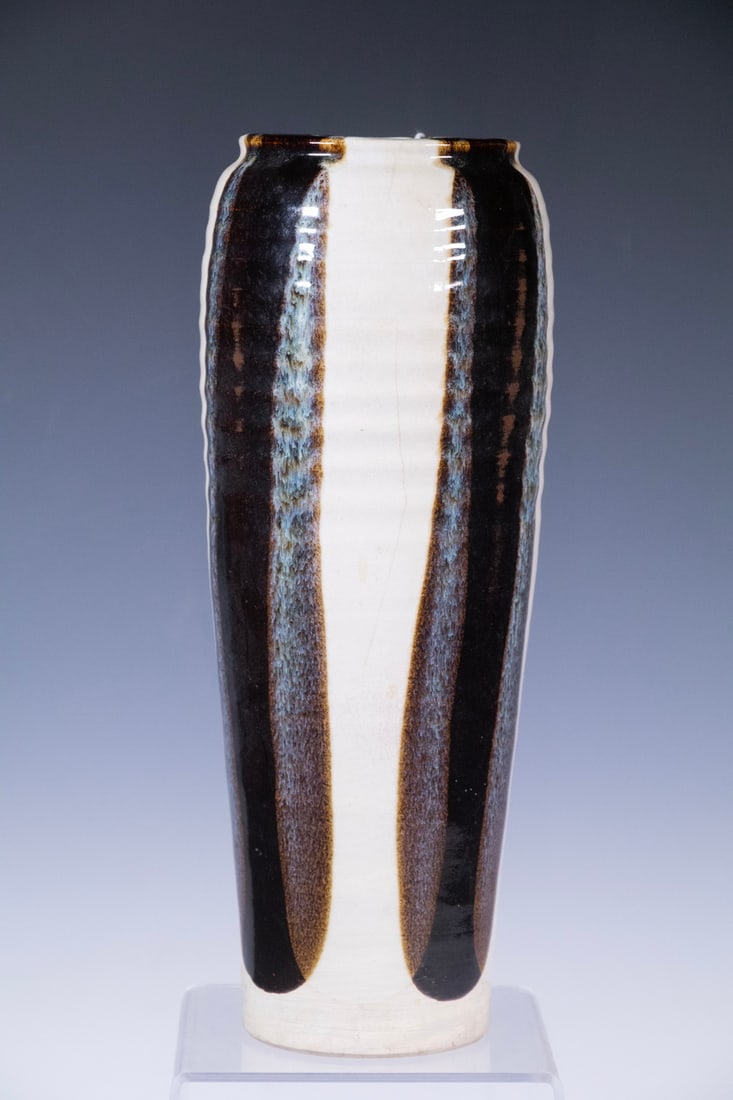 VINTAGE JAPANESE POTTERY VASE, MARKED (1 of 4)