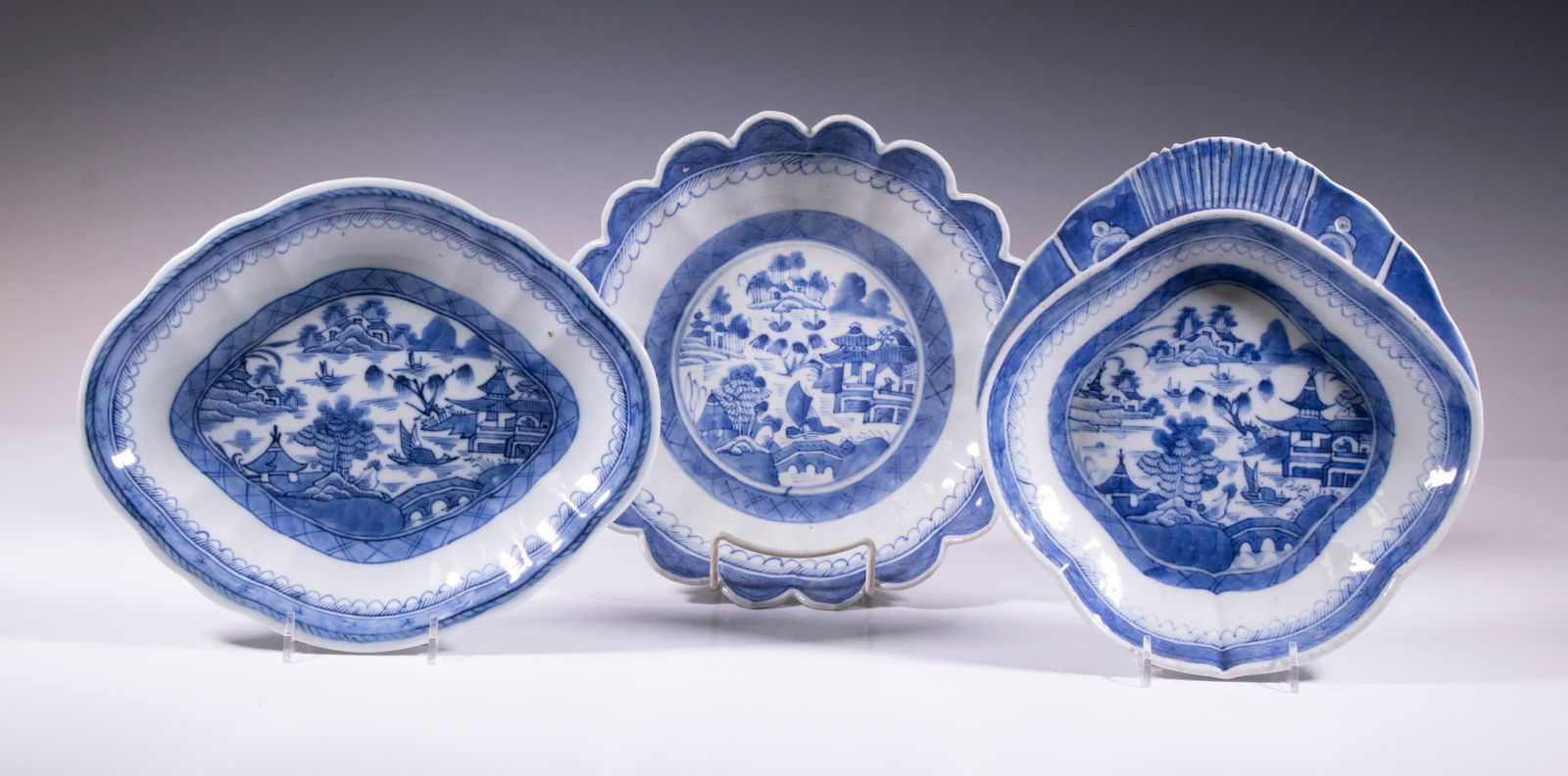 (3) CHINESE EXPORT SERVING BOWLS (1 of 4)