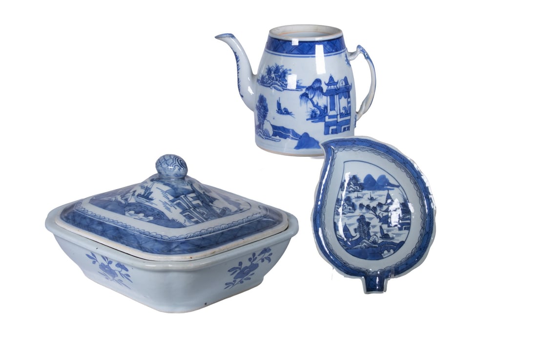 (3) BLUE & WHITE CANTON SERVING PIECES (1 of 2)