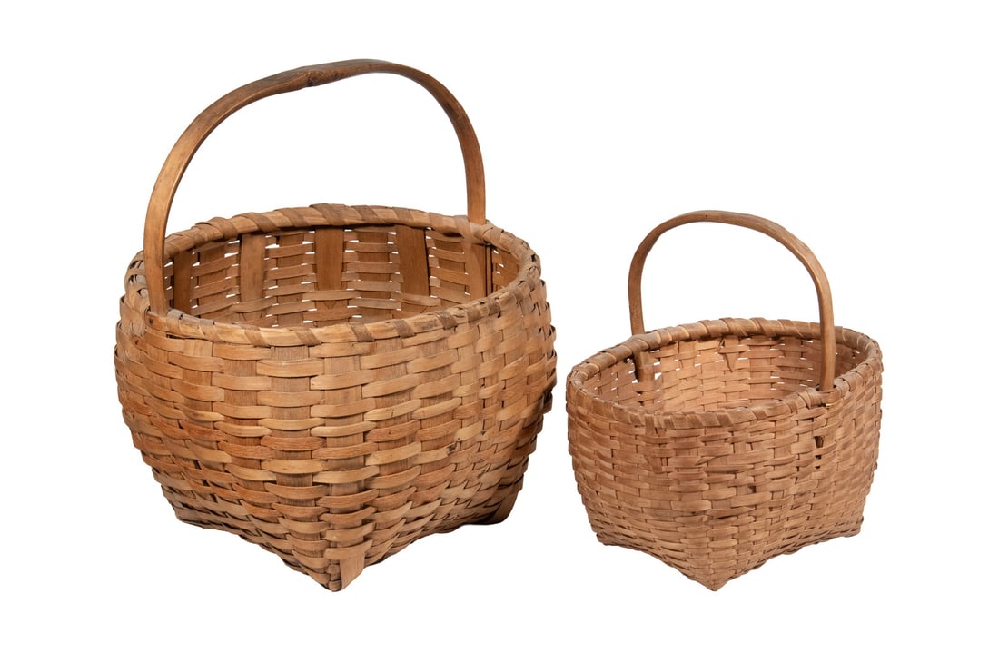 (2) VINTAGE NEW ENGLAND ASH SPLINT FRUIT BASKETS, EARLY TO MID 20TH CENTURY: Two finely woven ash splint utility baskets from New England area, each with a softly rounded, tapered base and slightly pointed corner “feet,” characteristic of traditional fruit or