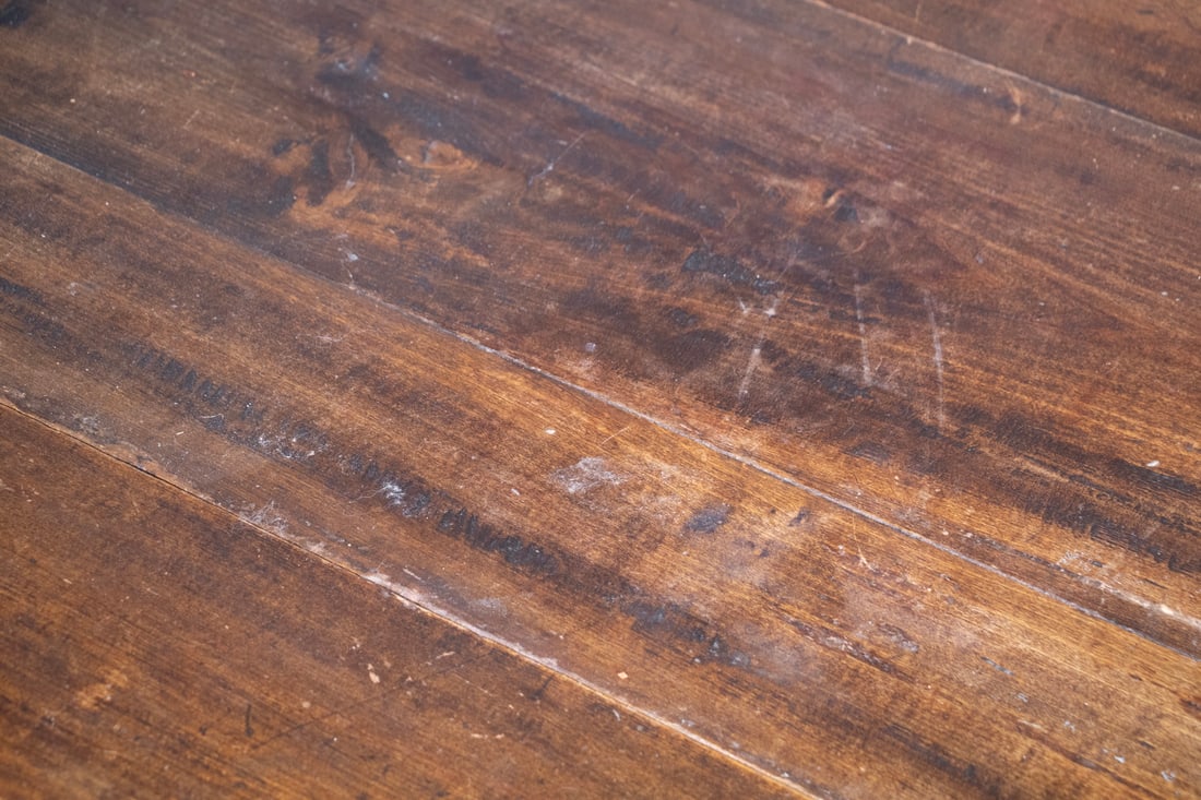 18TH C. WALNUT DROP-LEAF GATE LEG TABLE - 3