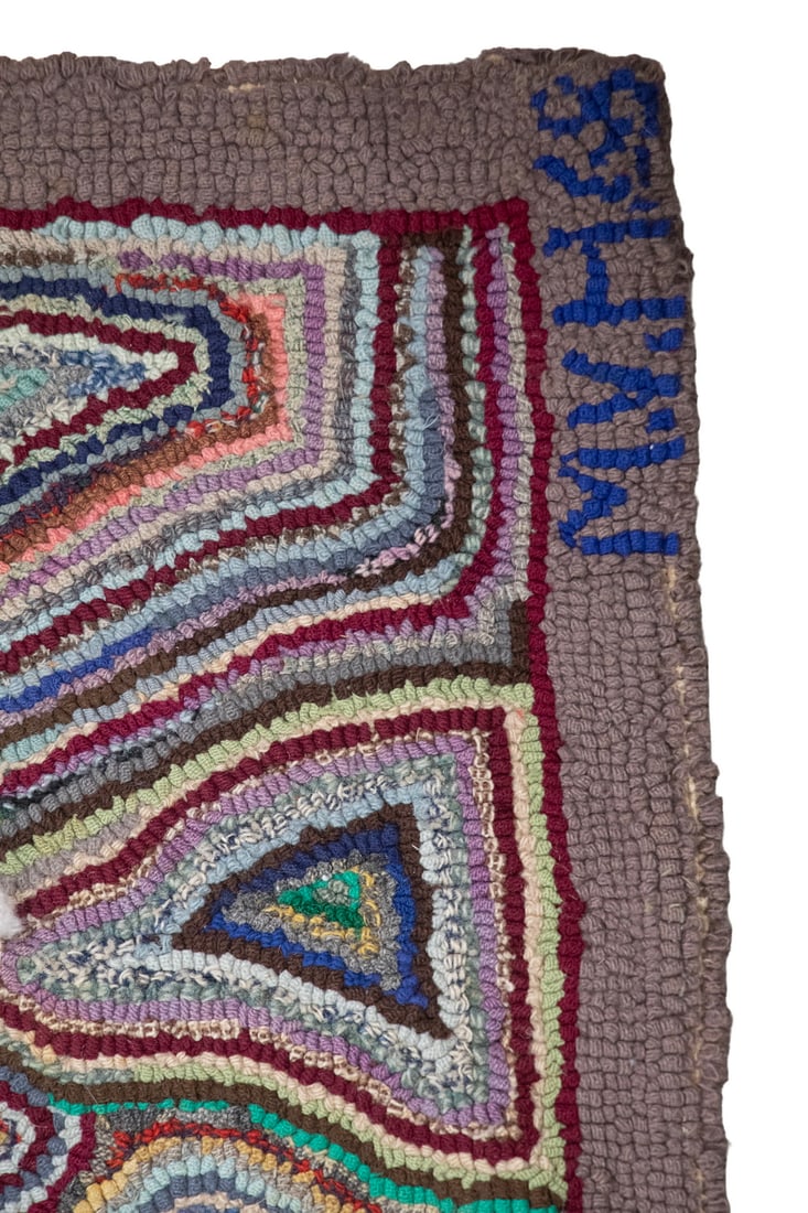 HOOKED RUG GEODE PATTERN DATED 1968 - 2