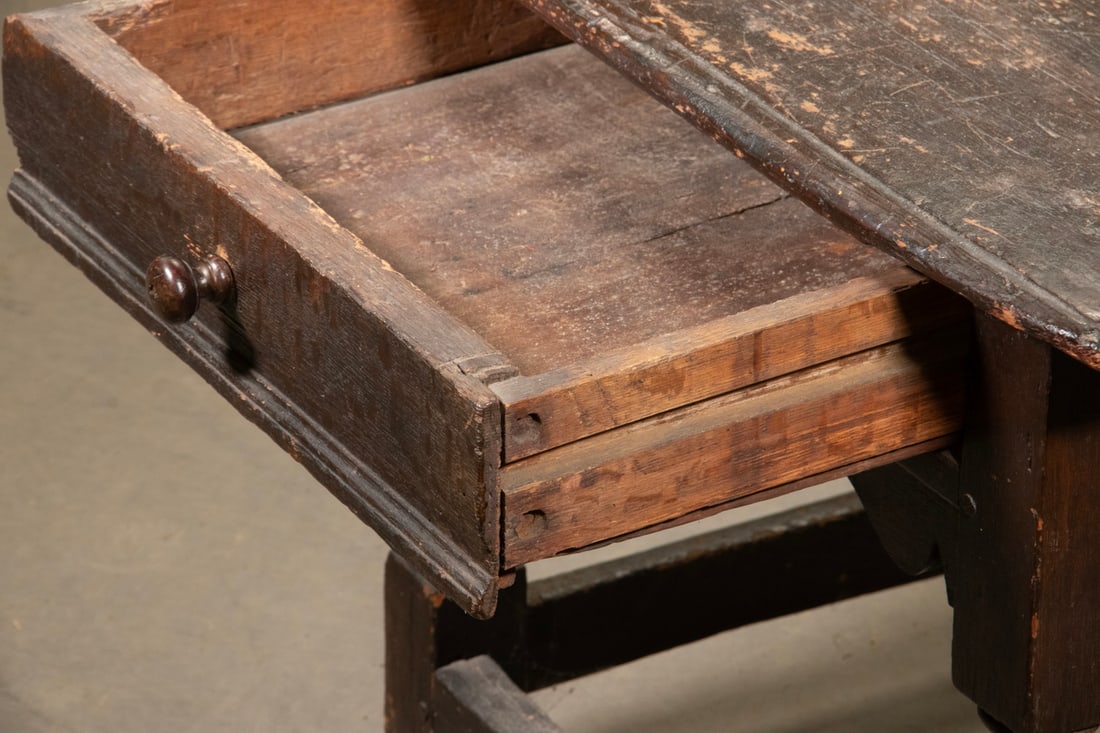 17TH C. OAK TAVERN TABLE - 3