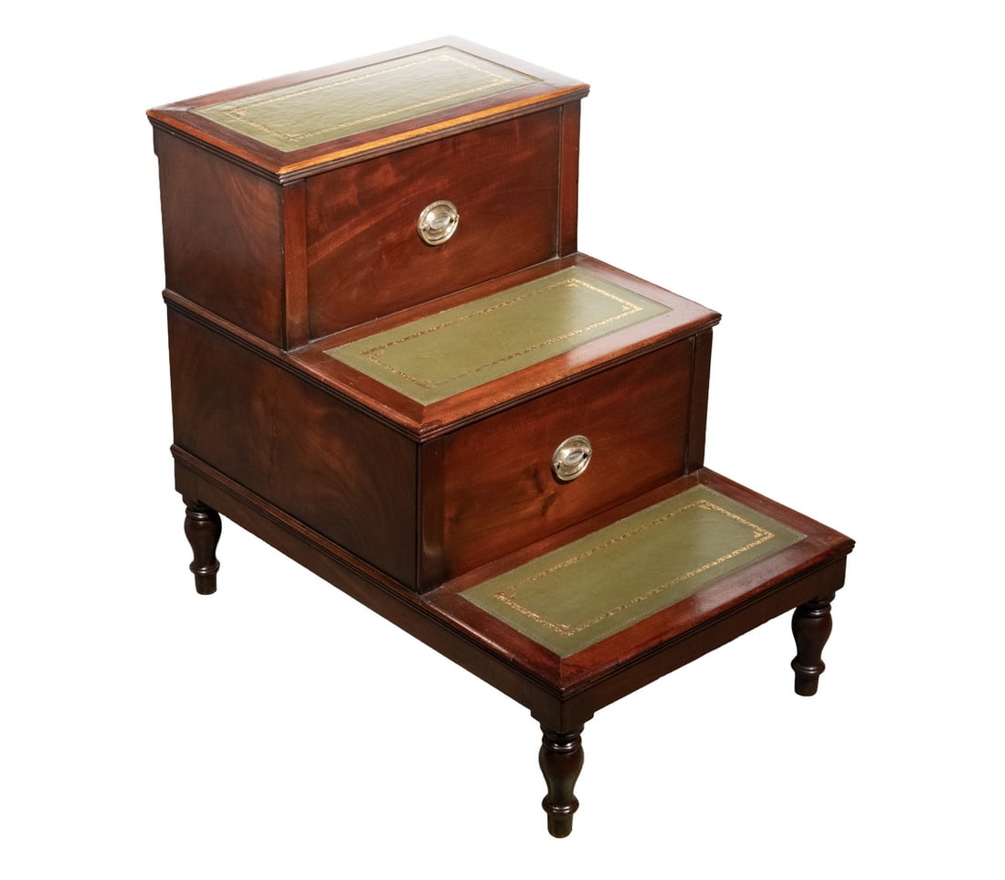 19TH C. ENGLISH MAHOGANY BED STAIRS / NECESSAIRE: Sturdy Three-Step Bed Stairs with uppermost and bottom having hinged treads to access cabinet storage for chamber pot All treads have green leather with gilt tooling, pressed brass bail pulls on
