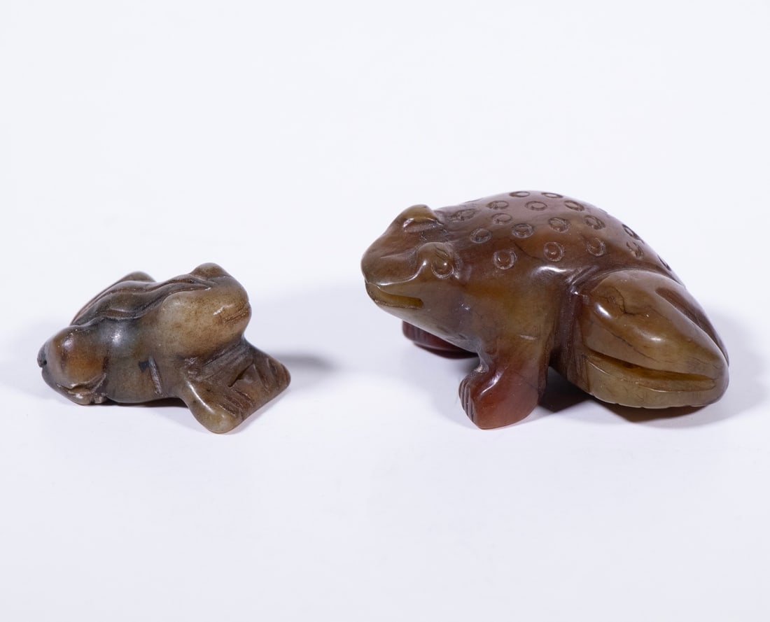 (2) CHINESE YELLOW JADE CARVINGS OF TOADS (1 of 1)