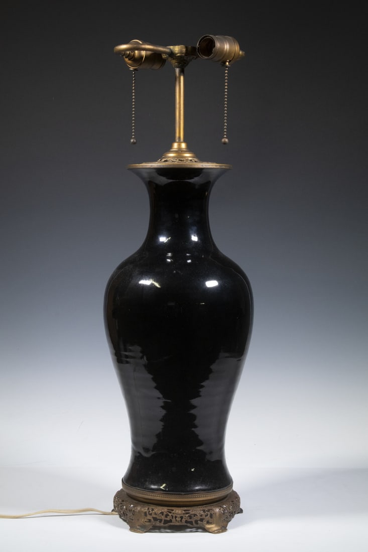 CHINESE PORCELAIN VASE WIRED AS A LAMP, 19TH CENTURY (1 of 3)