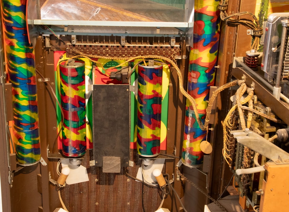 1946 ROCK-OLA JUKEBOX MODEL 1422 W/ RECORDS - 4